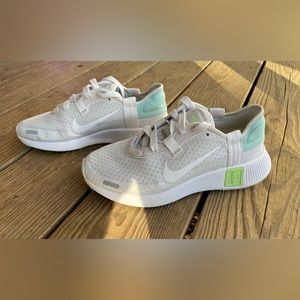 NIKE REPOSTO SNEAKER,  Size 6